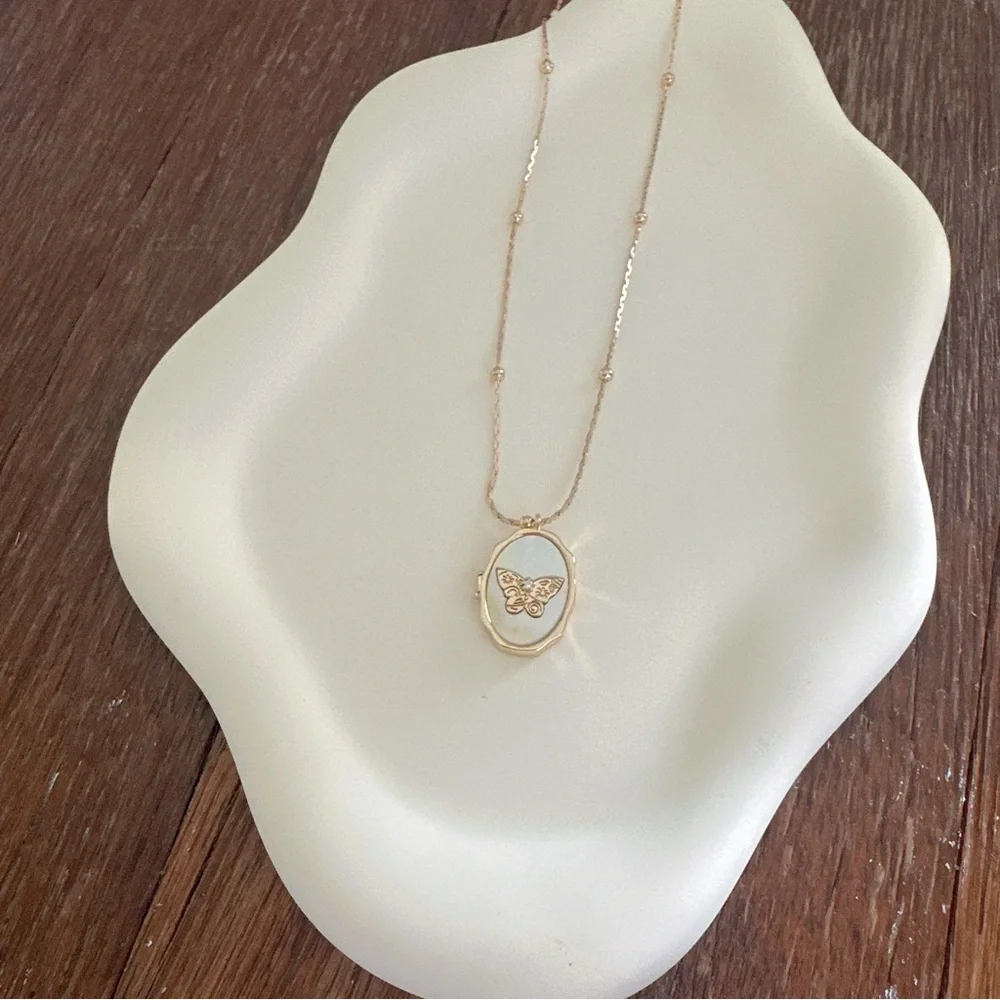 Vintage Gold Butterfly Shell Locket Necklace 18K Gold Plated Oval Pendant Gift